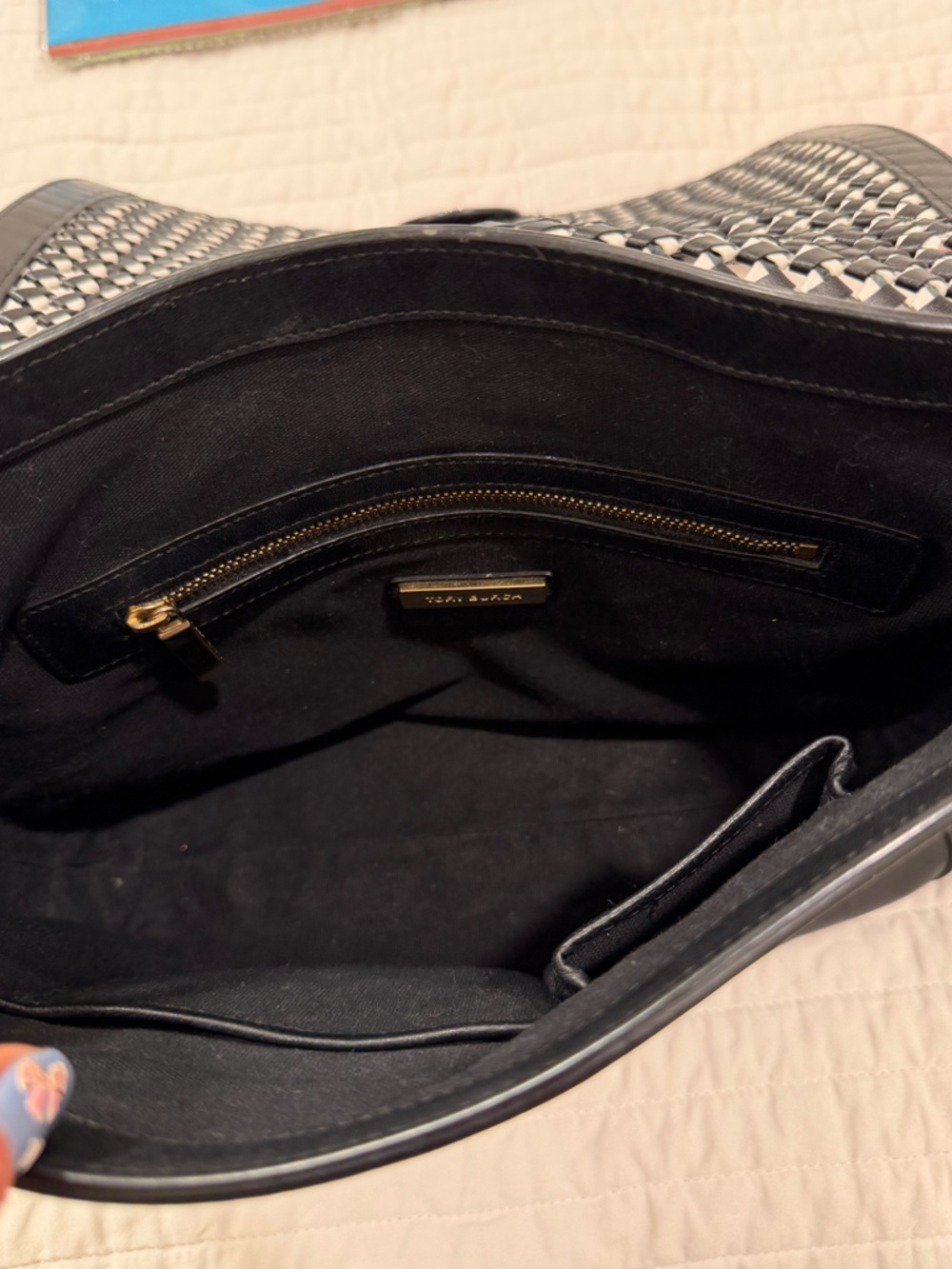 EUC RARE Tory Burch crossbody with gorgeous unique metal strap. - Picture 6 of 9